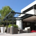 COULEURS DU MONDE - Pergola adossée AZURA + couverture en polycarbonate - Aluminium gris anthracite - 3.5 x 4 m2