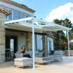COULEURS DU MONDE - Pergola adossée ODESSA coloris blanc - Aluminium - 3 x 3.60 m