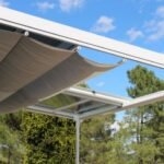 COULEURS DU MONDE - Pergola adossée ODESSA coloris blanc - Aluminium - 3 x 3.60 m – Image 5